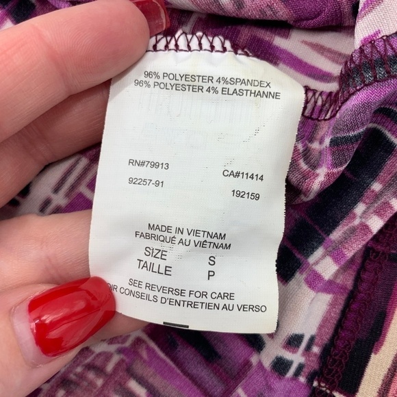 🎉Motherhood Maternity Burgundy & Tan Pattern Top - Picture 5 of 7